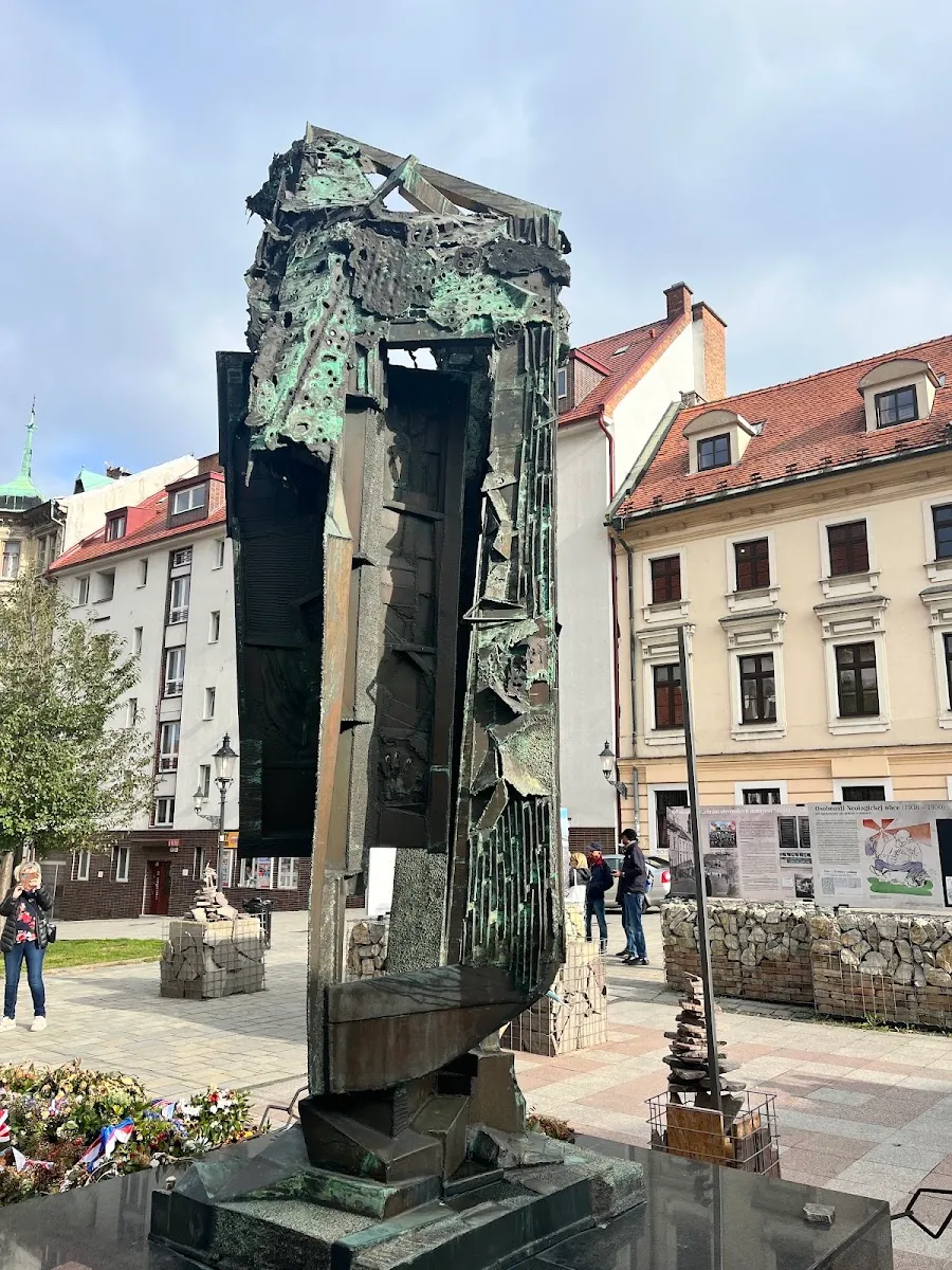 Neolog synagogue memorial — photo 3