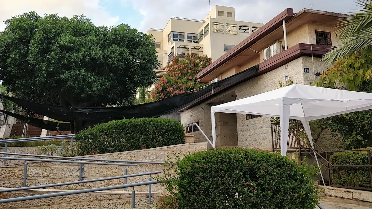 Netzach Menashe Synagogue — foto 2
