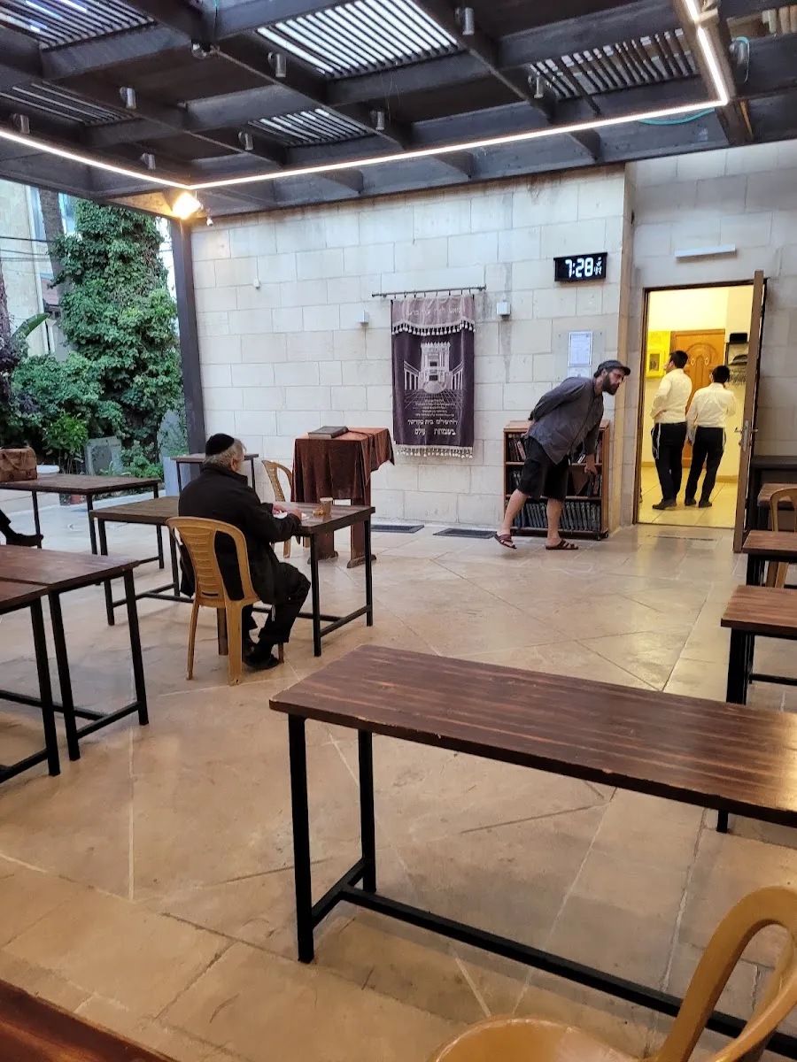 Netzach Yisrael Yeshiva Synagogue — foto 4