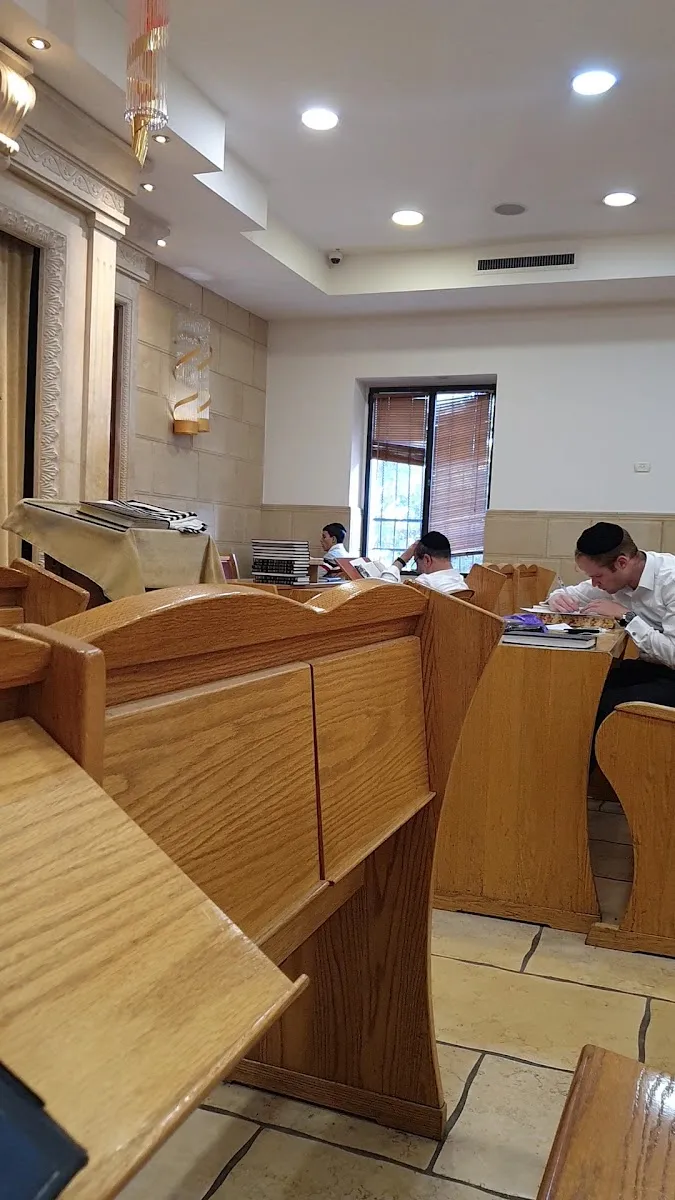 Netzach Yisrael Yeshiva Synagogue — foto 7