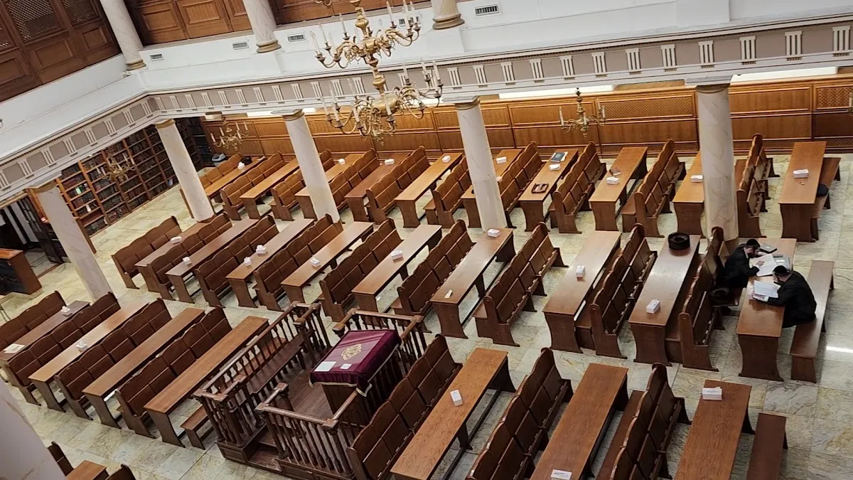 New Bobov Synagogue — foto 2