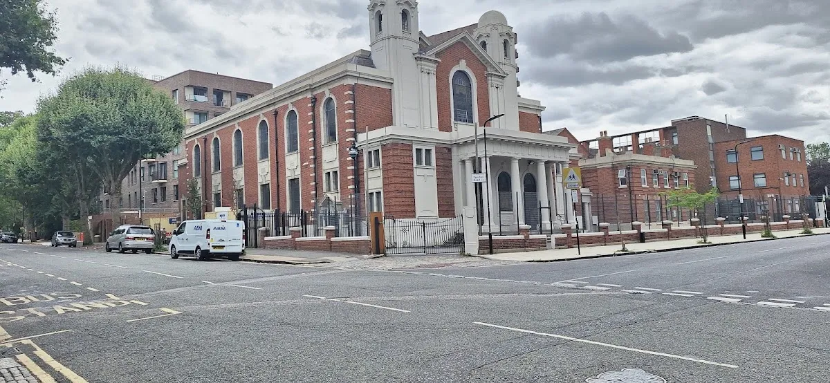 New Bobov Synagogue — foto 3