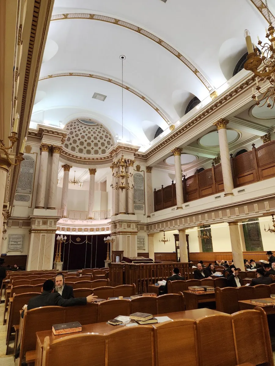 New Bobov Synagogue — foto 7