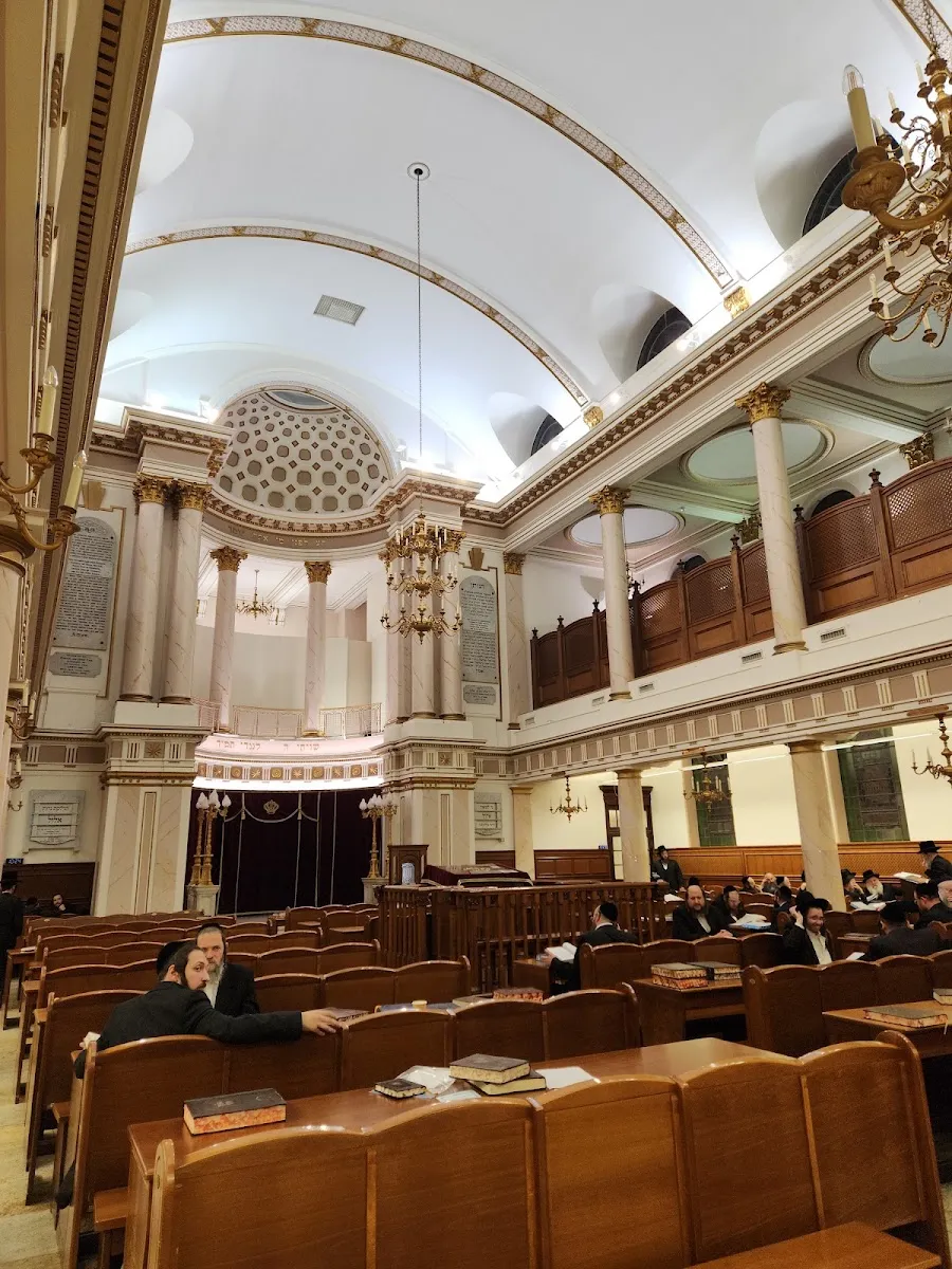 New Bobov Synagogue — foto 8