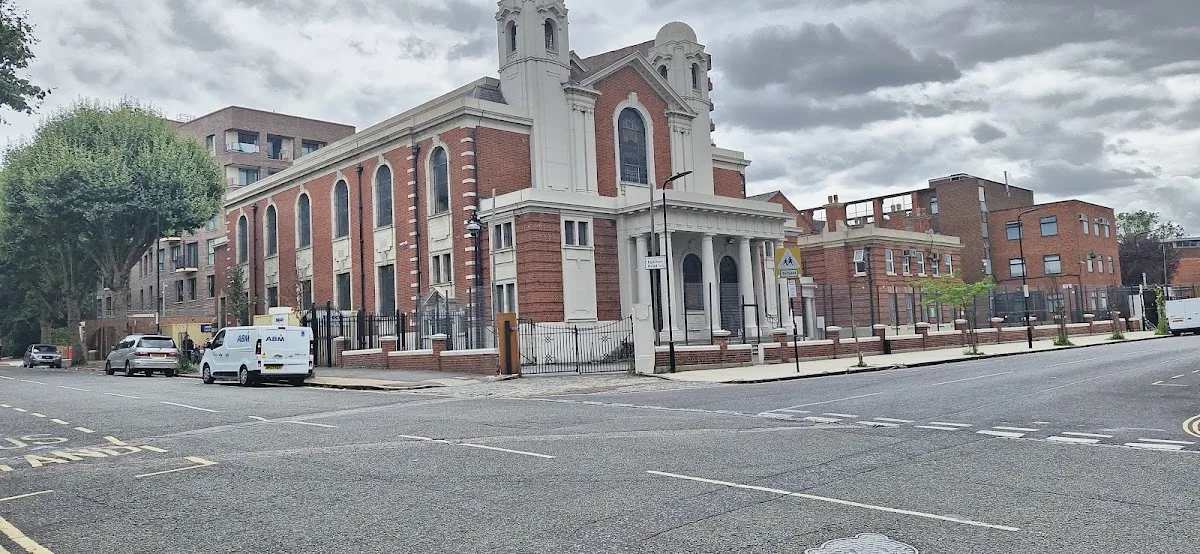 New Bobov Synagogue — foto 9