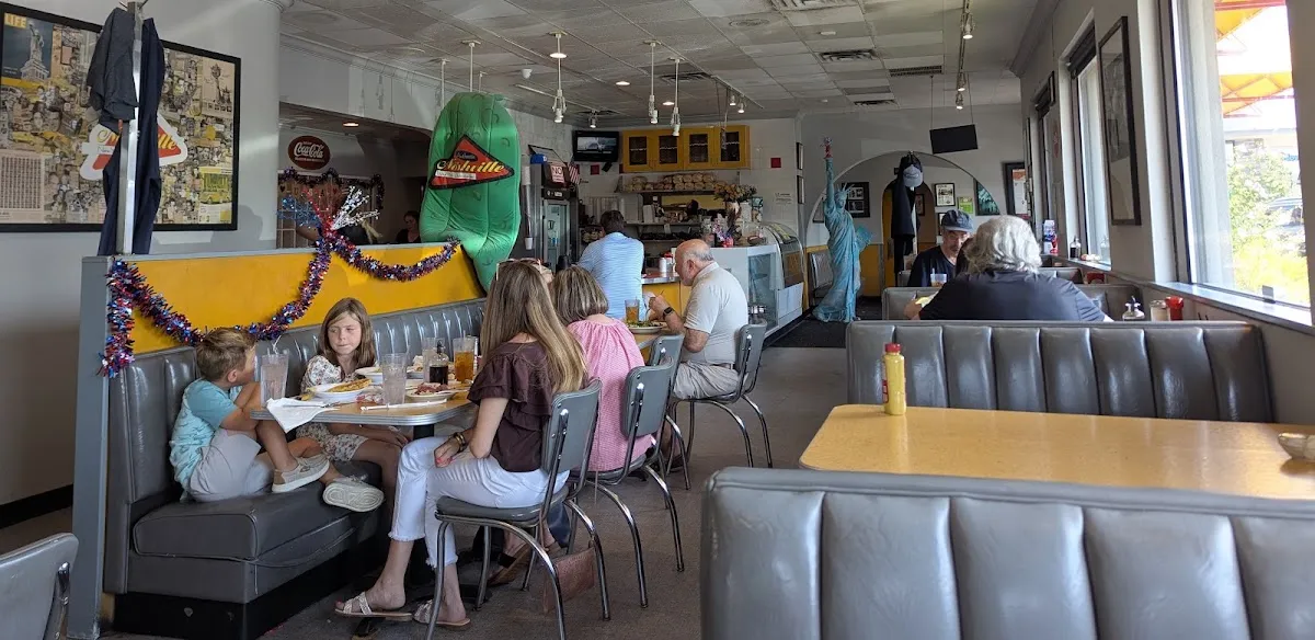 Noshville Delicatessen — foto 6