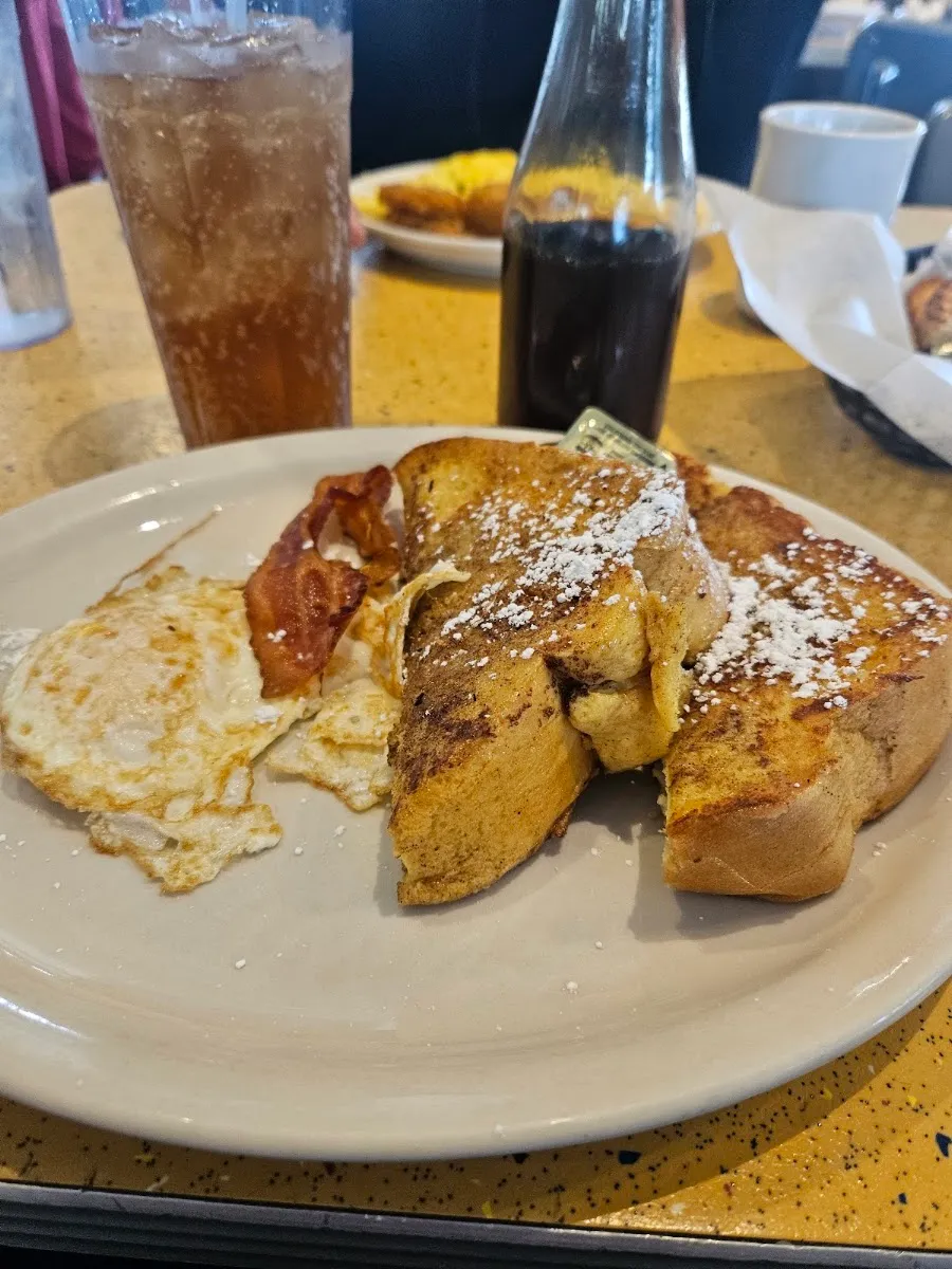 Noshville Delicatessen — foto 7
