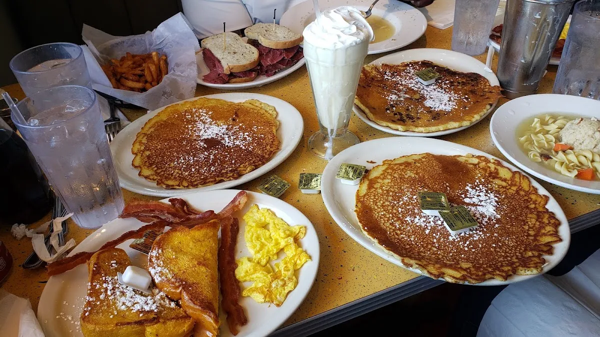 Noshville Delicatessen — foto 8