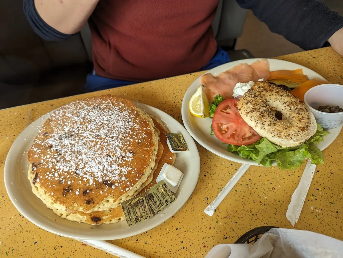Noshville Delicatessen — foto 10