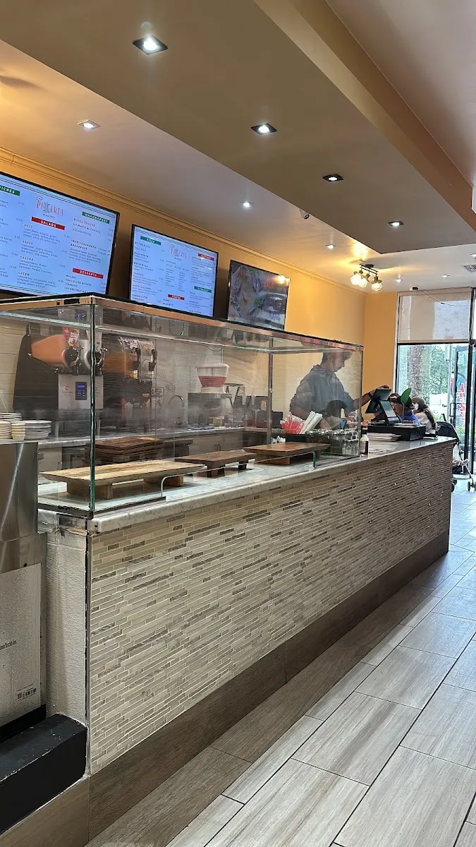Oasis Pizzeria & Bakery — foto 8