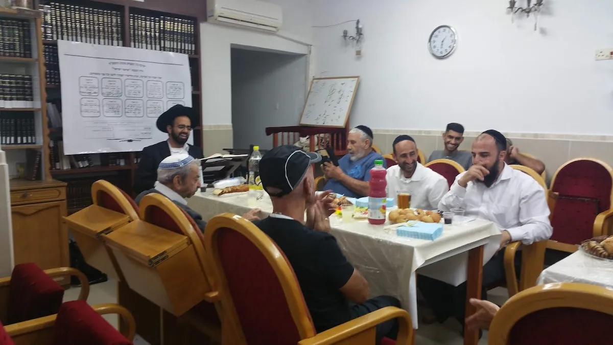 Ohavei Yisrael Synagogue and Kollel Tiferet Babai — foto 3