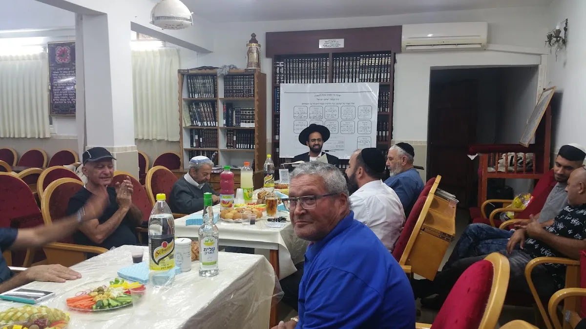 Ohavei Yisrael Synagogue and Kollel Tiferet Babai — foto 4