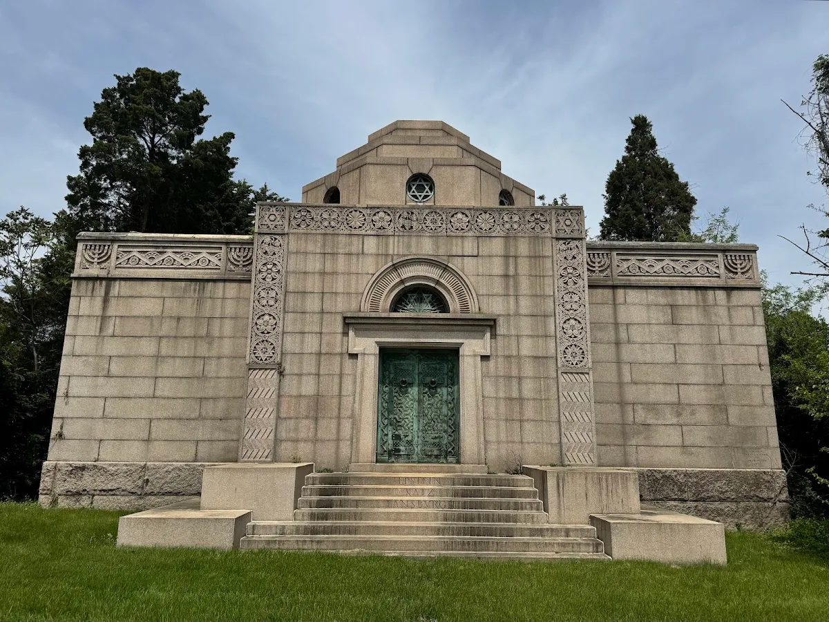 Oheb Shalom Cemetery (7FM5+22) — foto 2