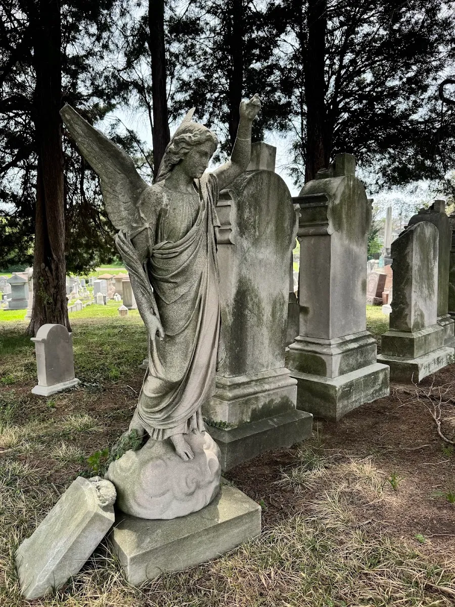 Oheb Shalom Cemetery (7FM5+22) — foto 6