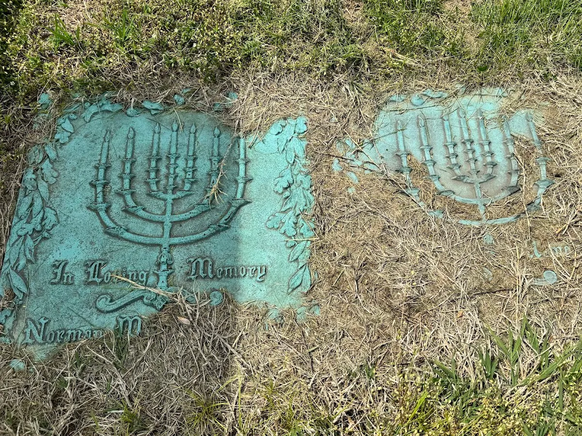 Oheb Shalom Cemetery (7FM5+22) — foto 7