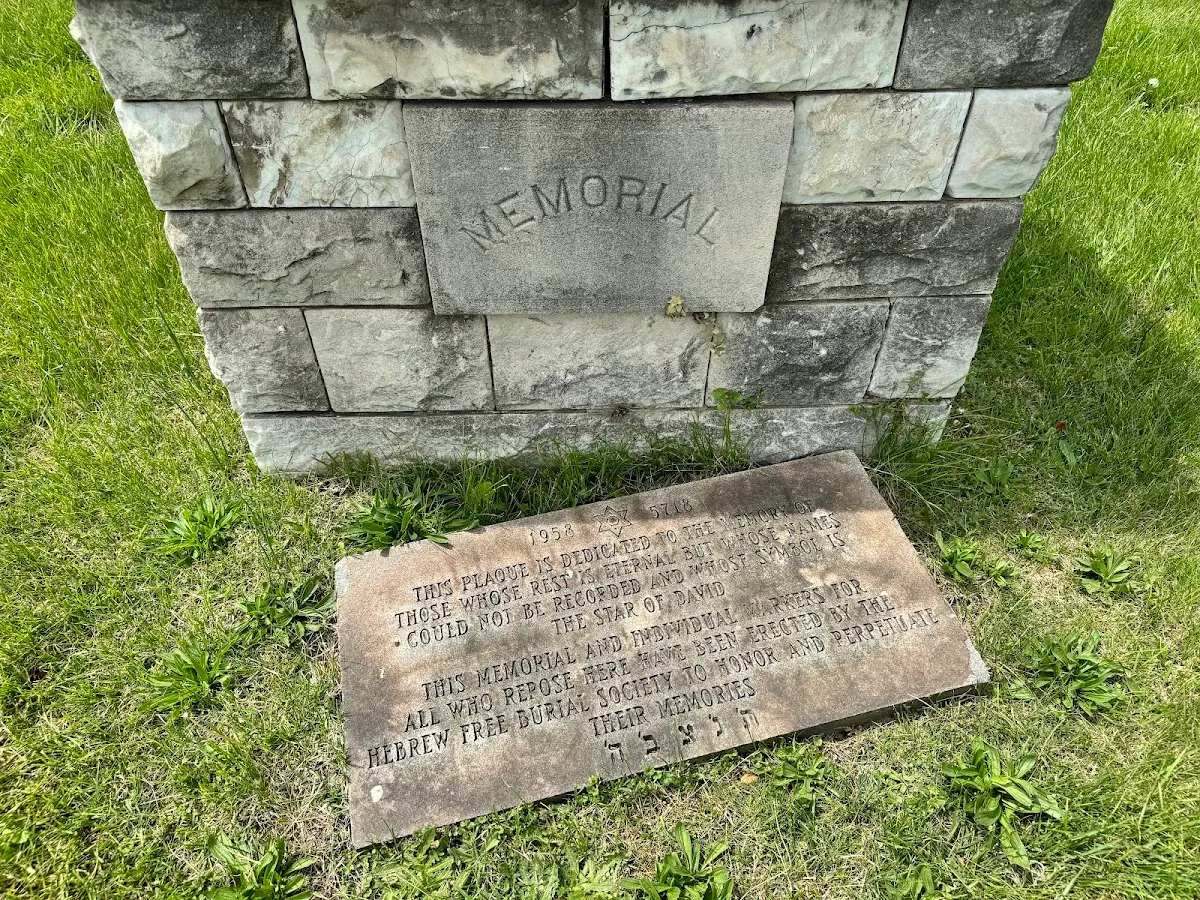 Oheb Shalom Cemetery (7FM5+22) — foto 10
