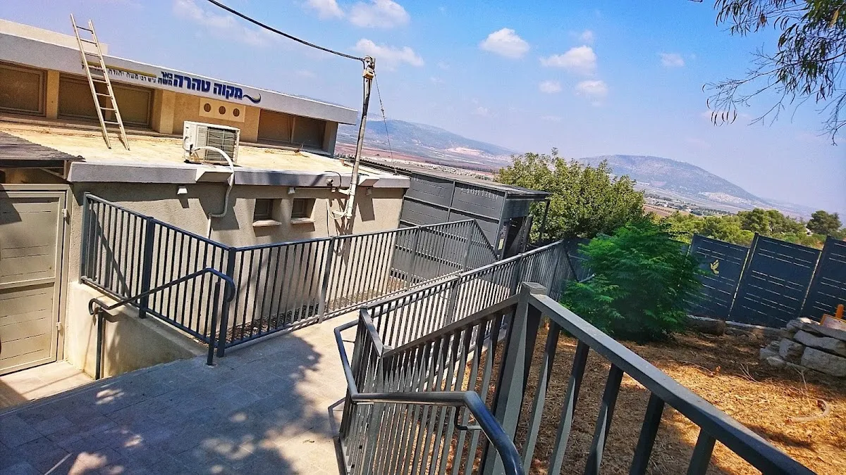 Ohel Shlomo synagogue