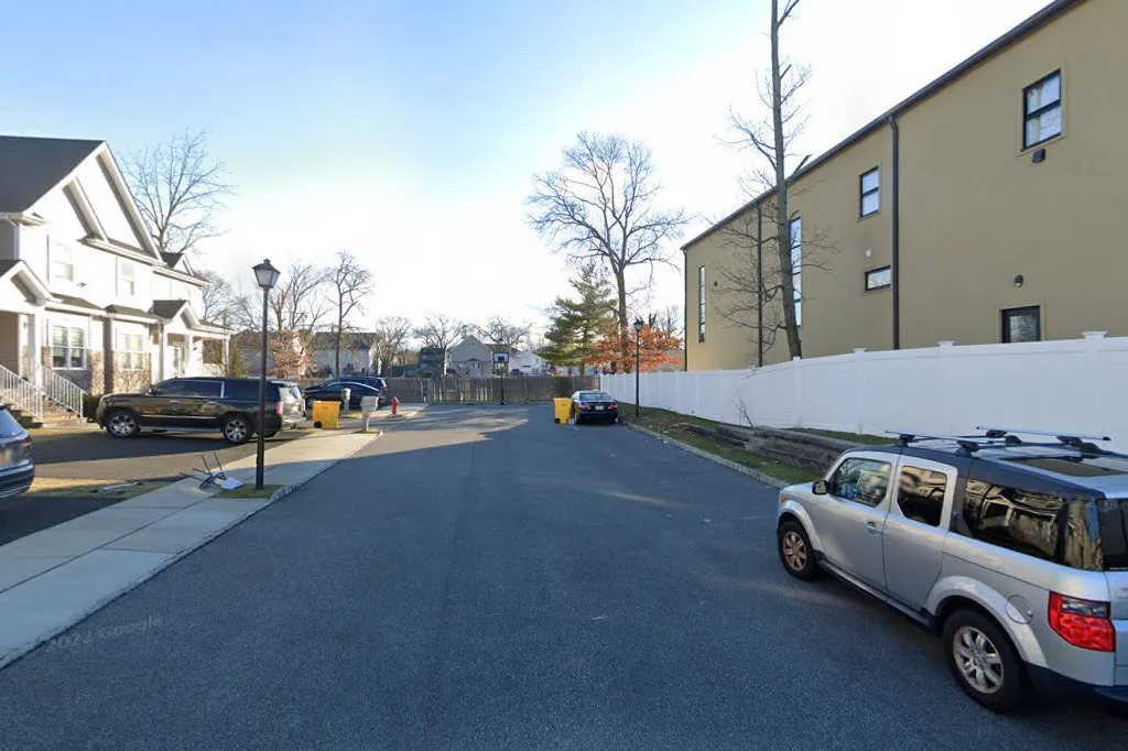 Ohel Shulamit shul and Simcha Hall — photo 3