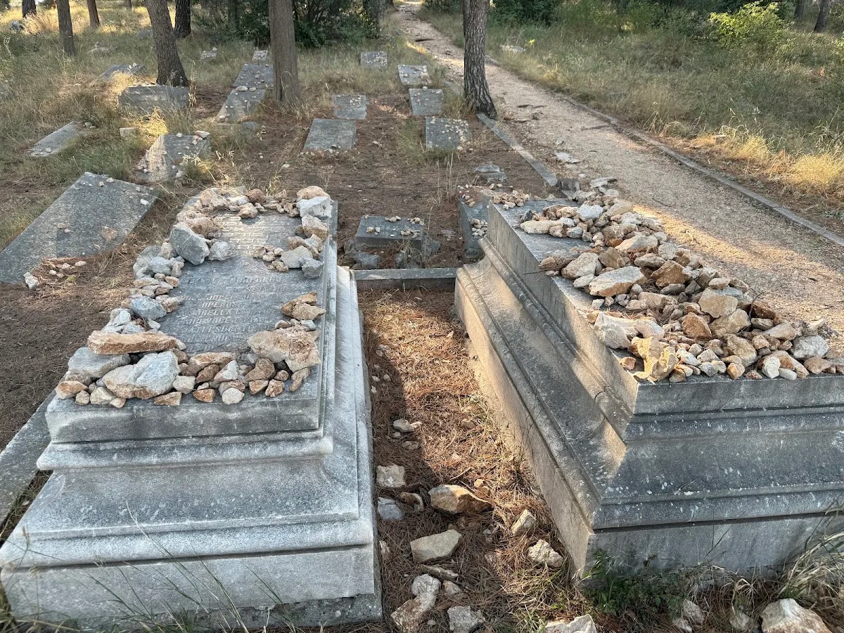 Old Jewish cemetery — photo 4