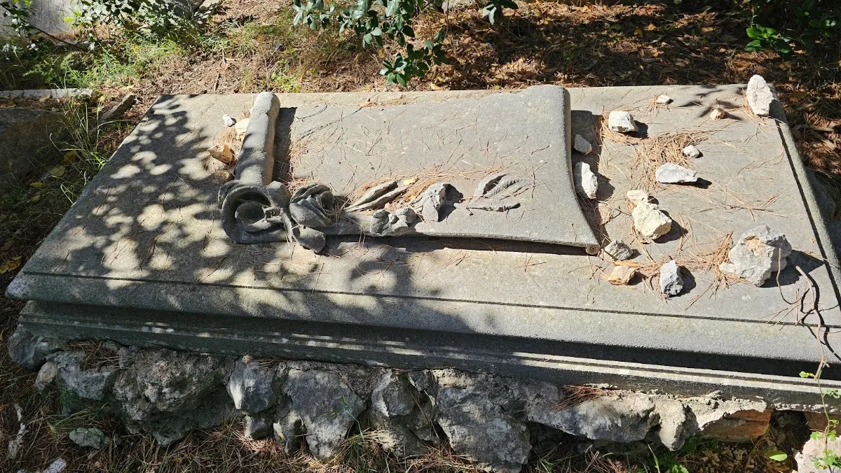 Old Jewish cemetery — photo 6