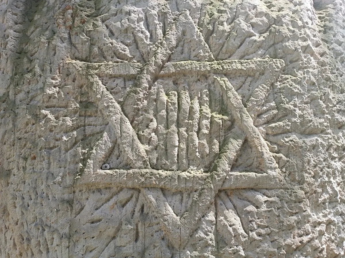 Památník synagogy a obětí z okupačního transportu — foto 2
