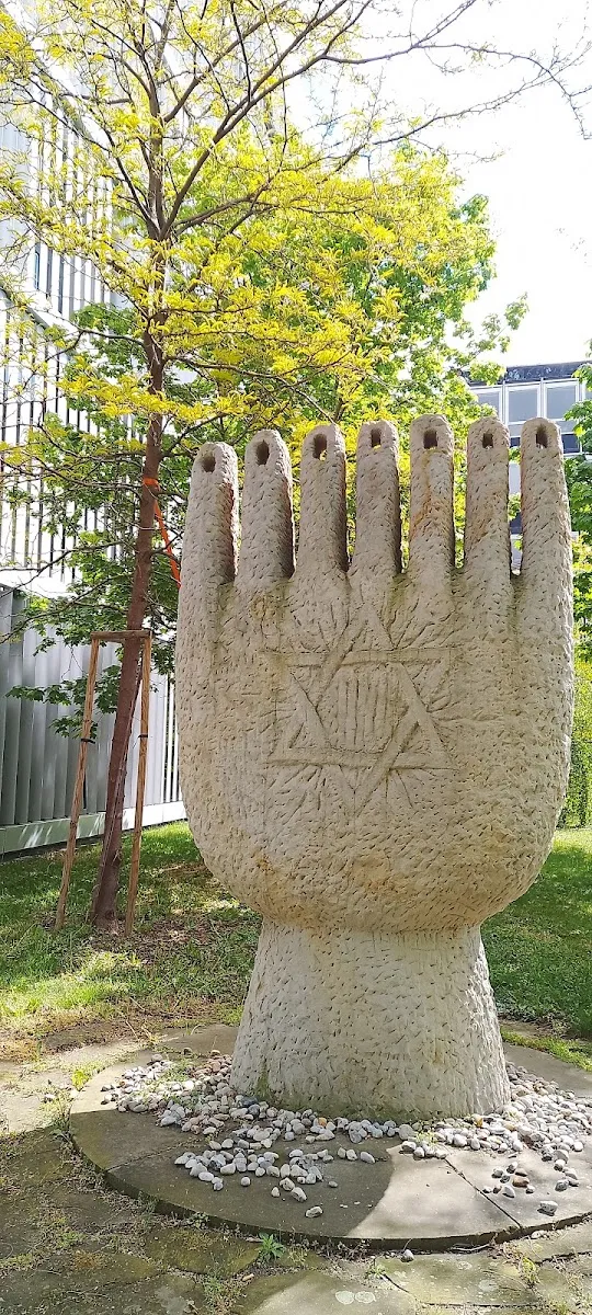 Památník synagogy a obětí z okupačního transportu — foto 6