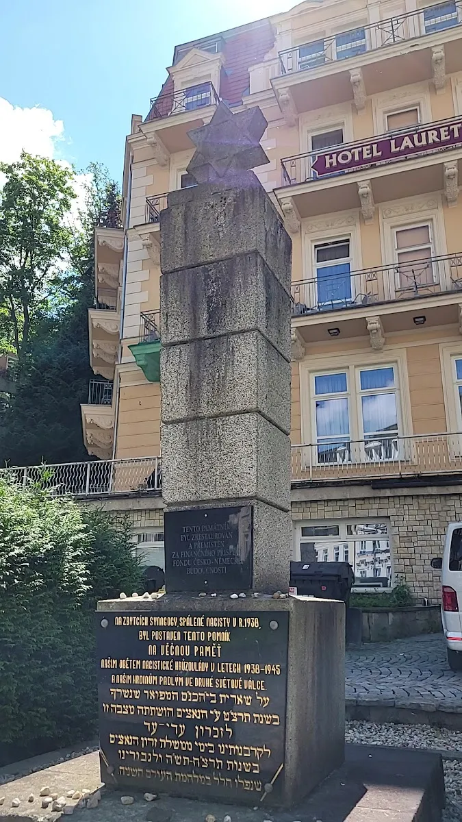 Památník židovským obětem 2. světové války (Karlovy Vary) — foto 2