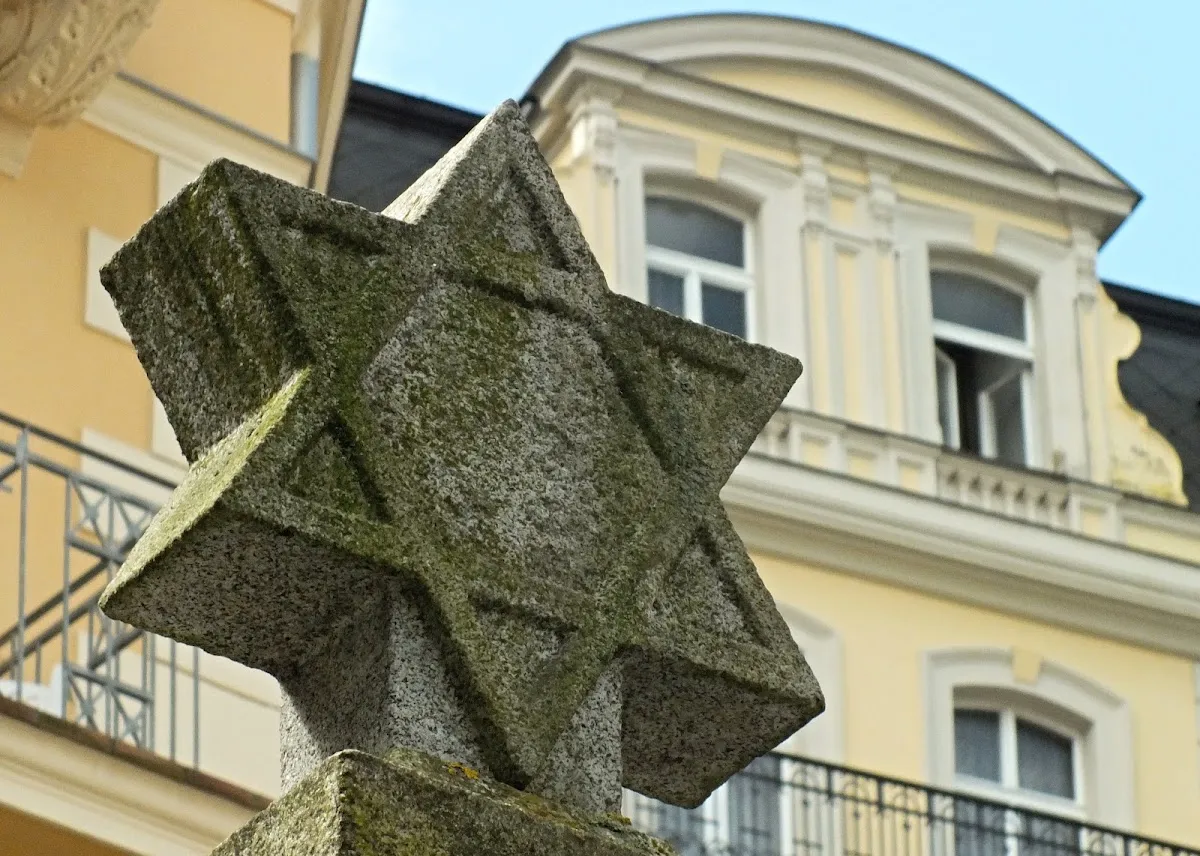 Památník židovským obětem 2. světové války (Karlovy Vary) — foto 5