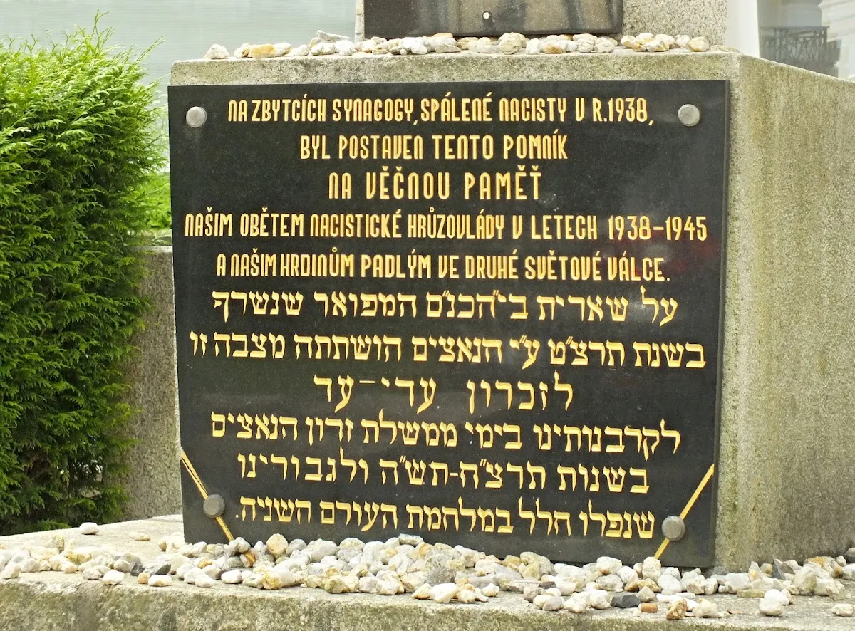Památník židovským obětem 2. světové války (Karlovy Vary) — foto 8