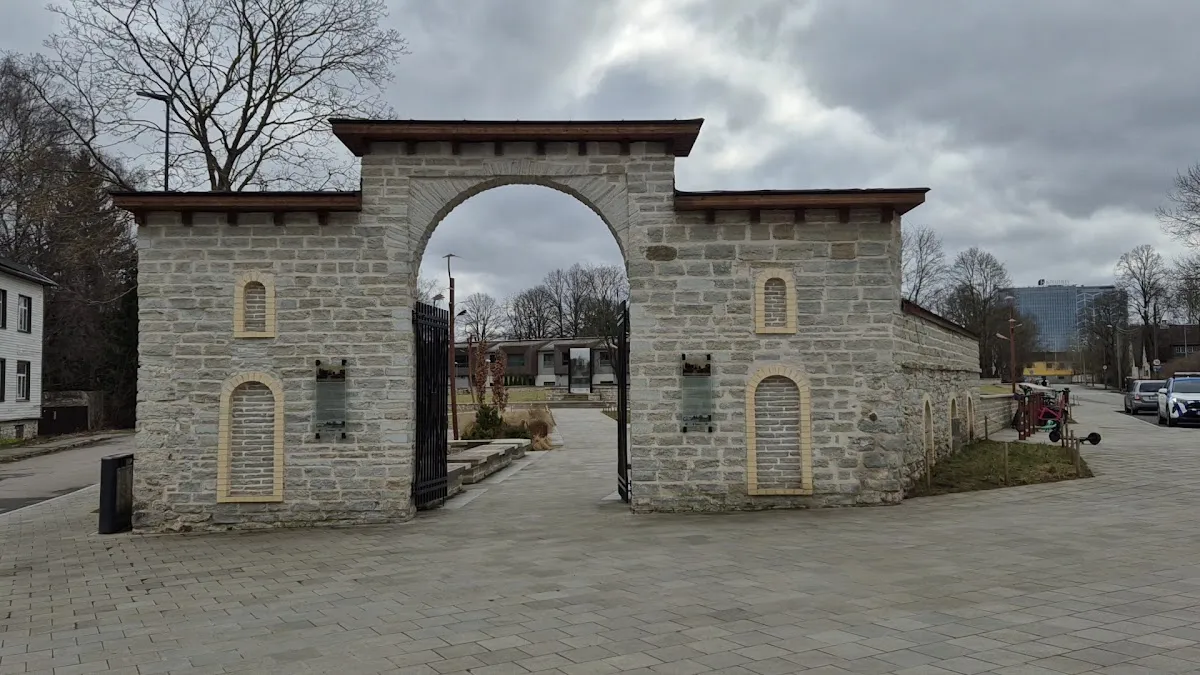 Parque del Viejo Cementerio Judío de Tallin — foto 3