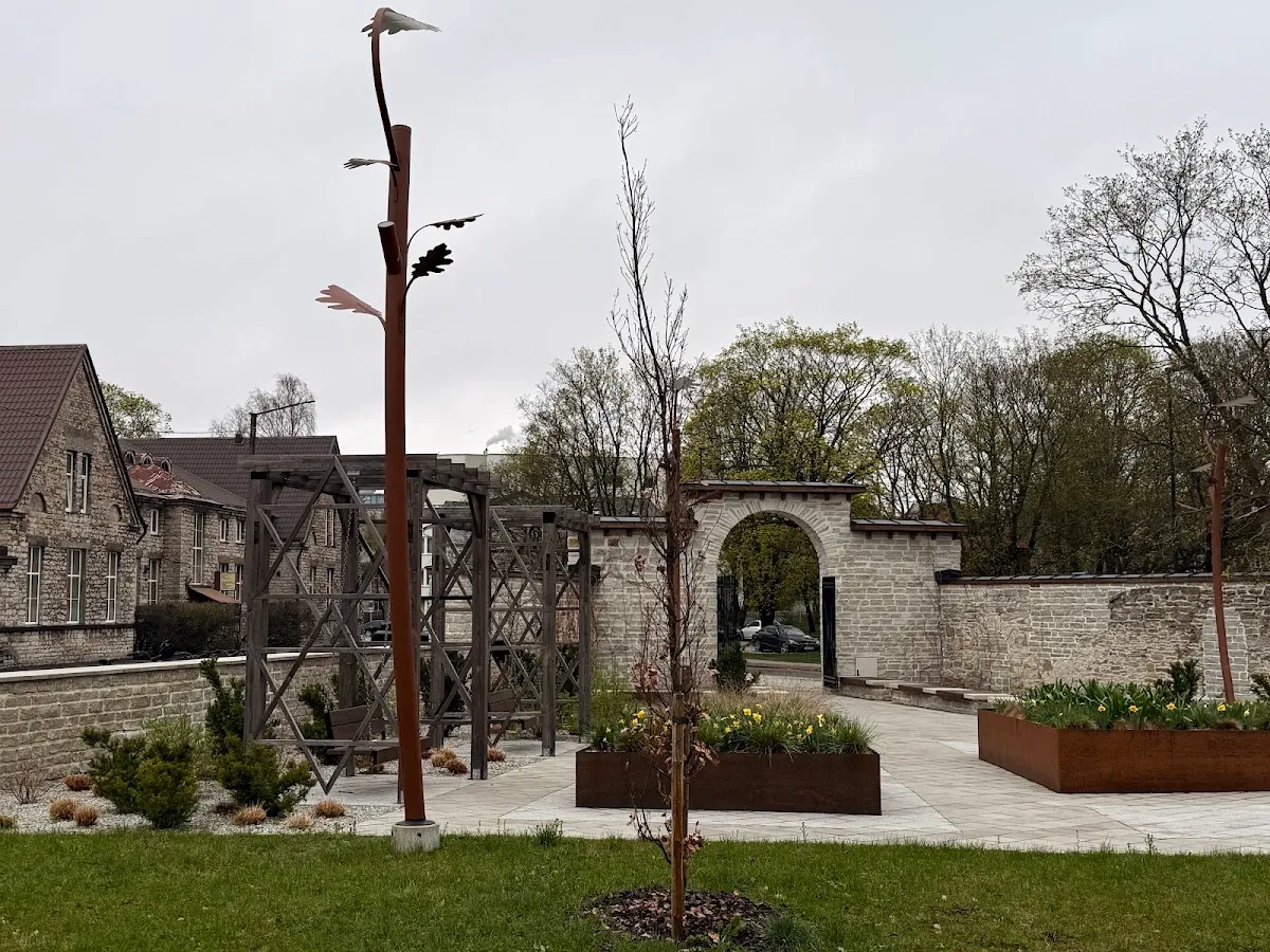 Parque del Viejo Cementerio Judío de Tallin — foto 4