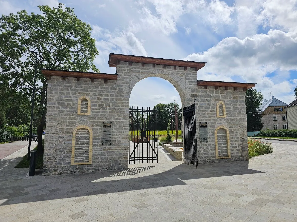 Parque del Viejo Cementerio Judío de Tallin — foto 5