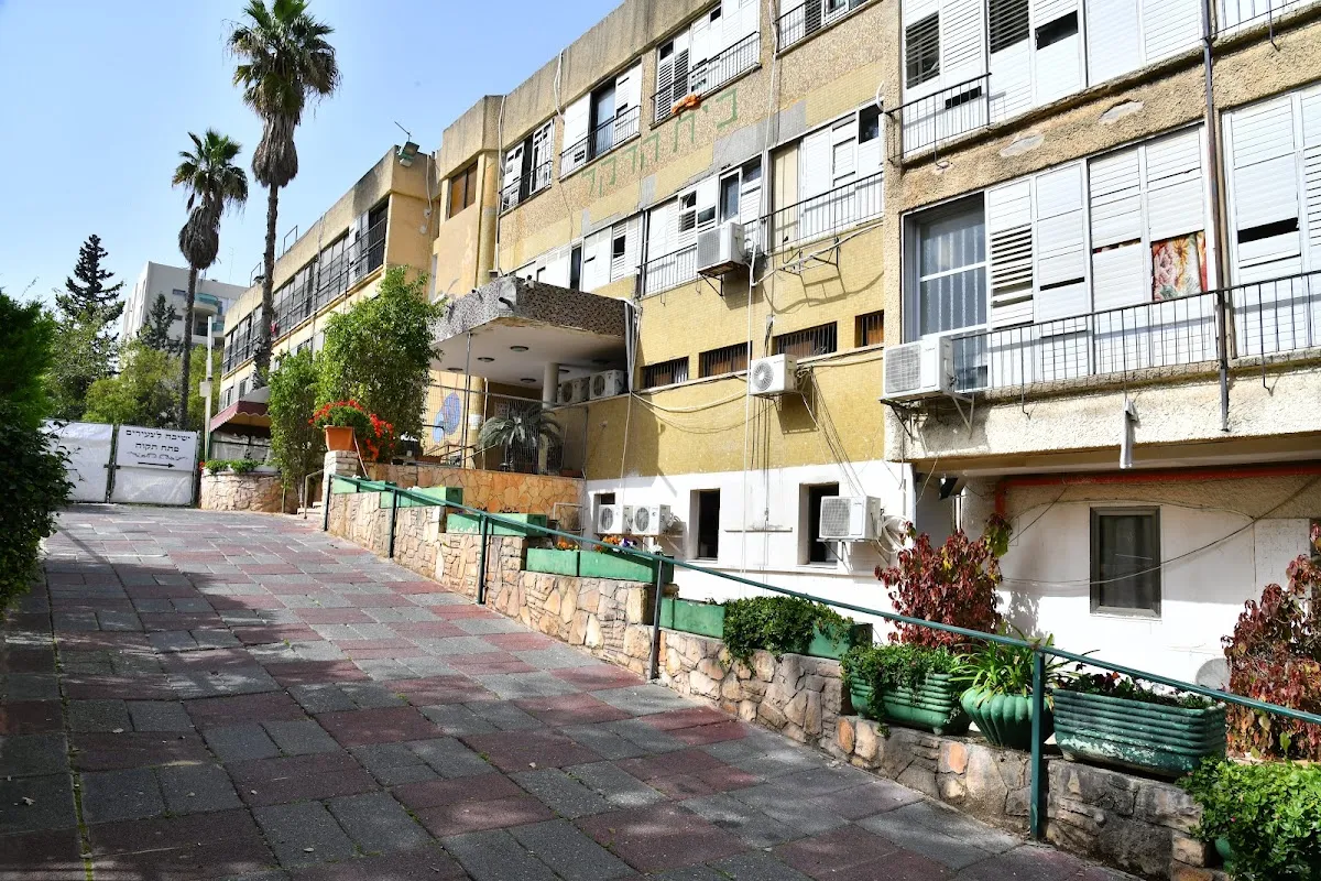 Petah Tikva Yeshiva for young people — foto 7