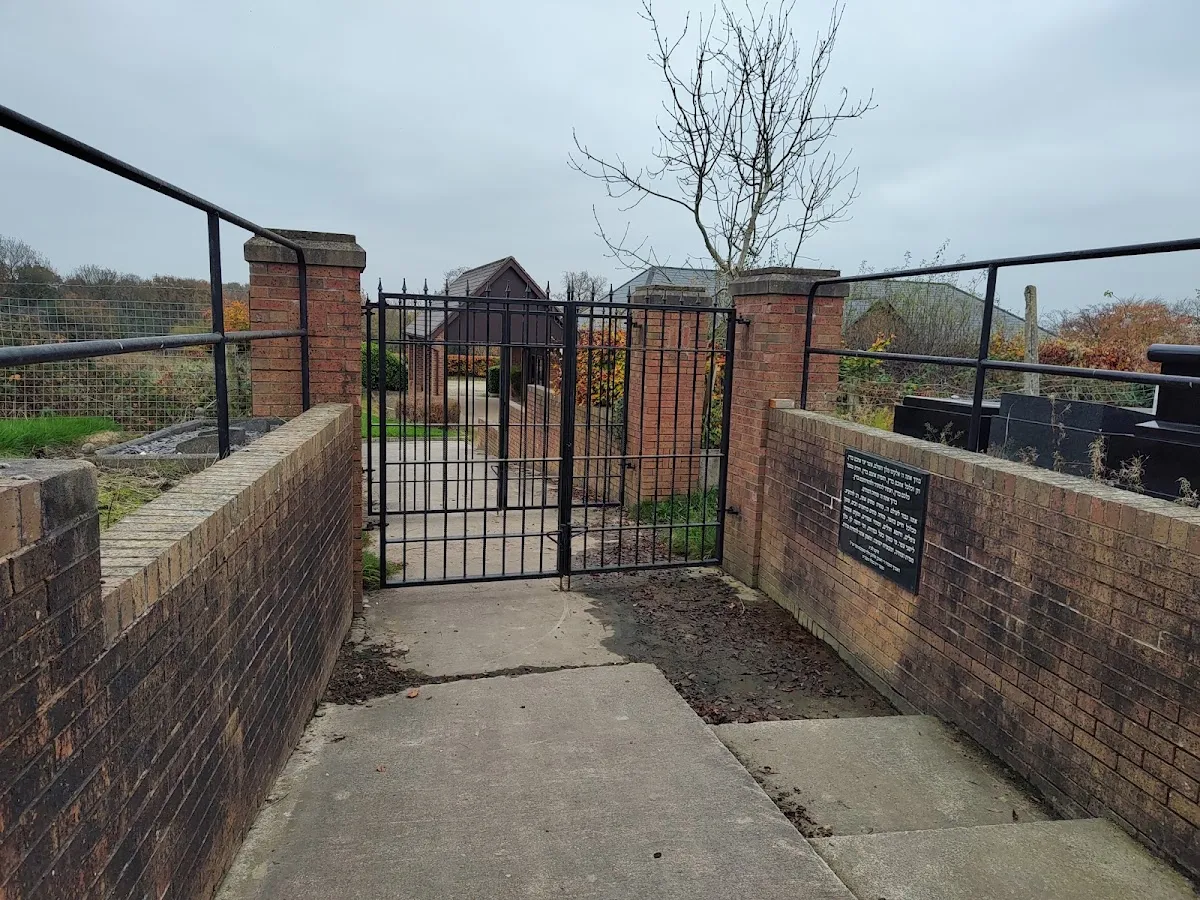 Philips Park Jewish Cemetery, Whitefield — photo 6