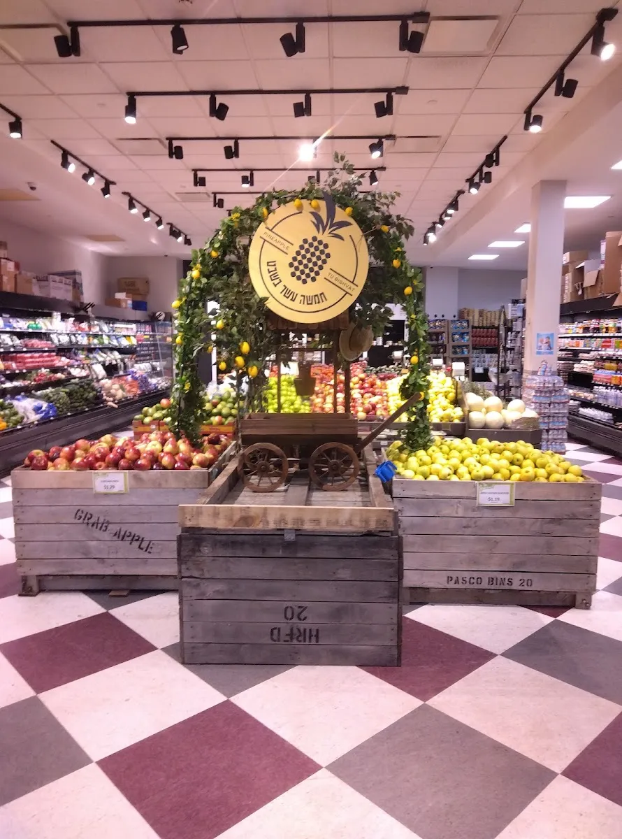 Pineapple Supermarket — photo 7