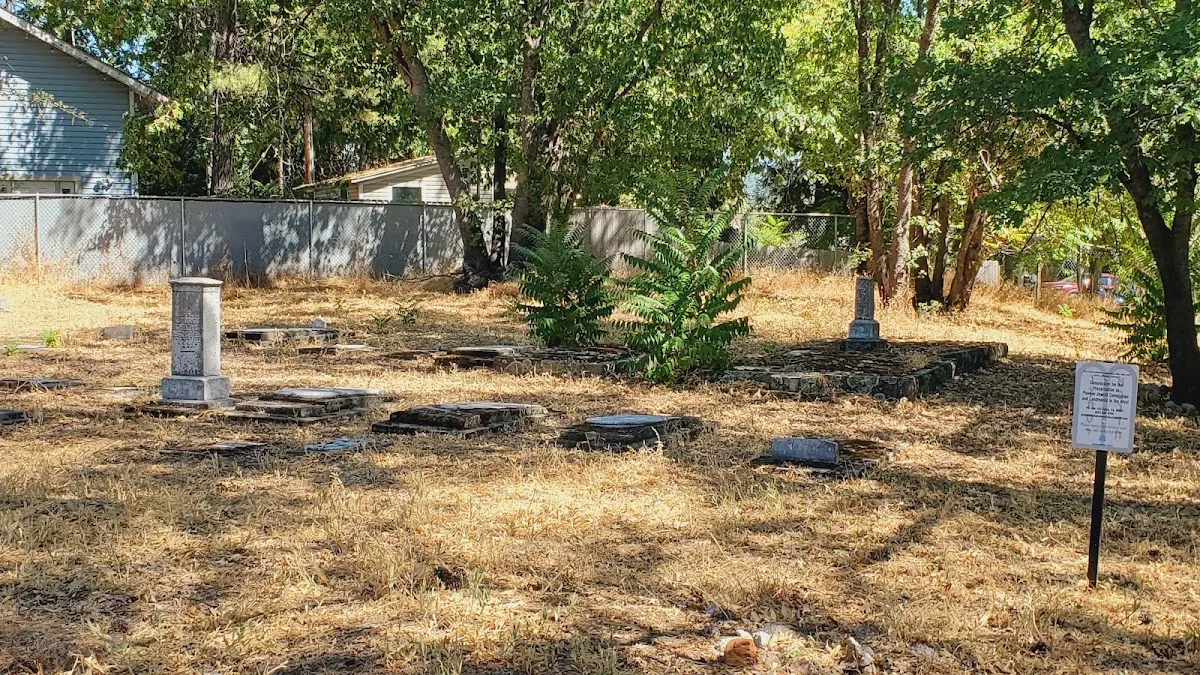 Pioneer Jewish Cemetery — photo 2