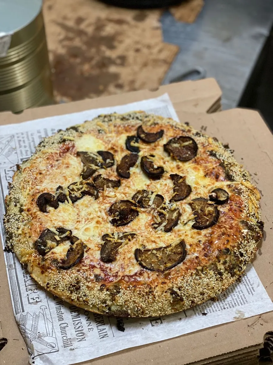 Pizza Kimat Chinam (Herzl) — photo 2