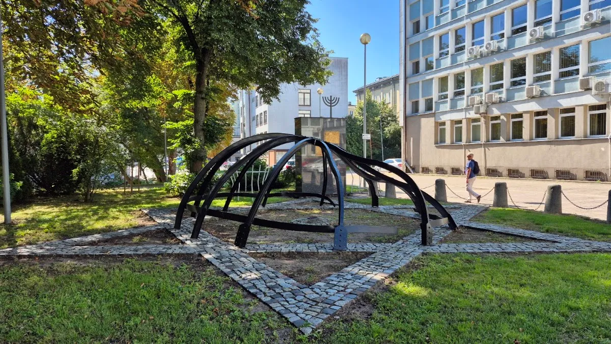 Pomnik Wielkiej Synagogi w Białymstoku — foto 4