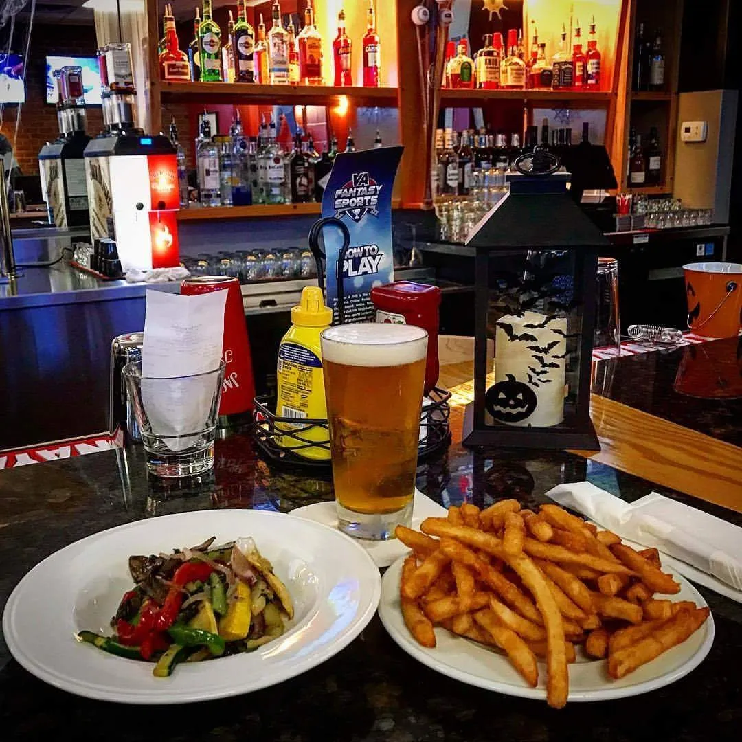 Pop's Bar and Grill — photo 9
