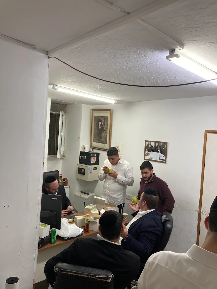 Portnoy's Yeshiva — foto 10