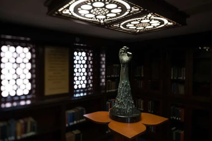 Price Library of Judaica Suite — photo 6