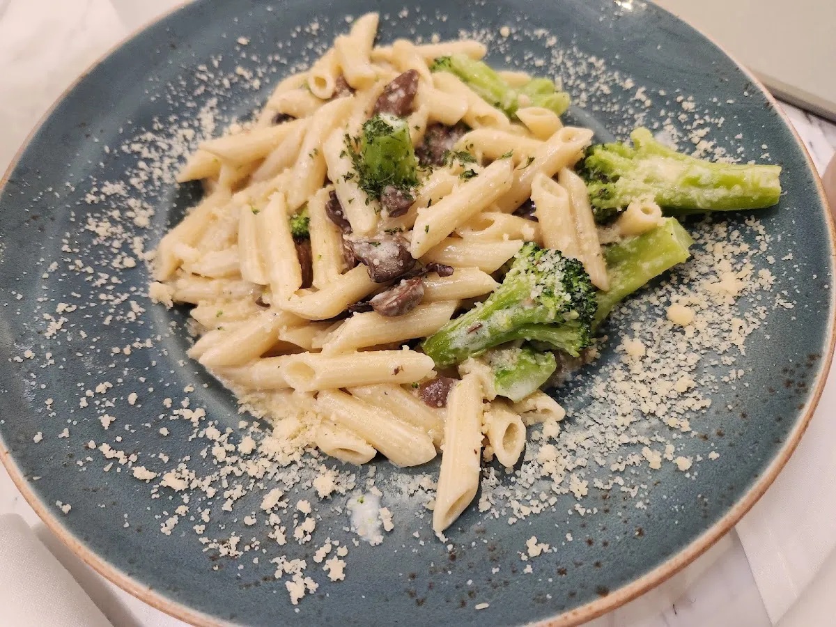 Primavera Cafe & Restaurant — photo 3