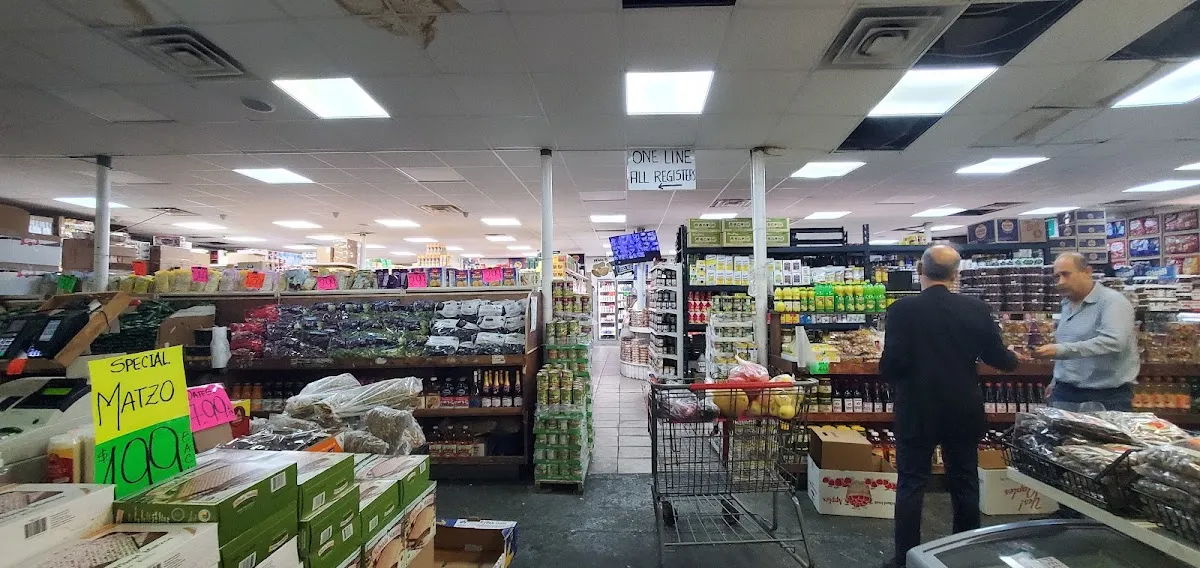 R&M Main Supermarket — foto 3