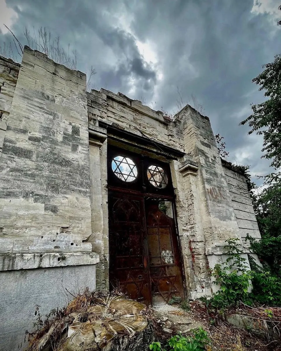 Rabbi Tsirelson Synagogue Ruins — foto 7