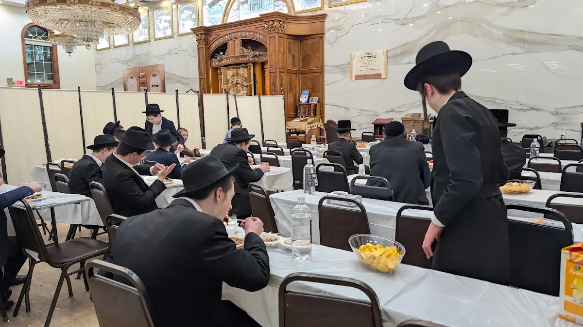 Radashitz Shul