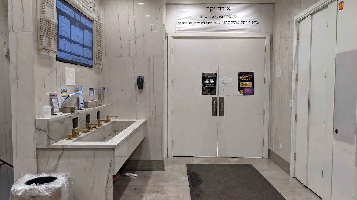 Radashitz Shul — photo 7