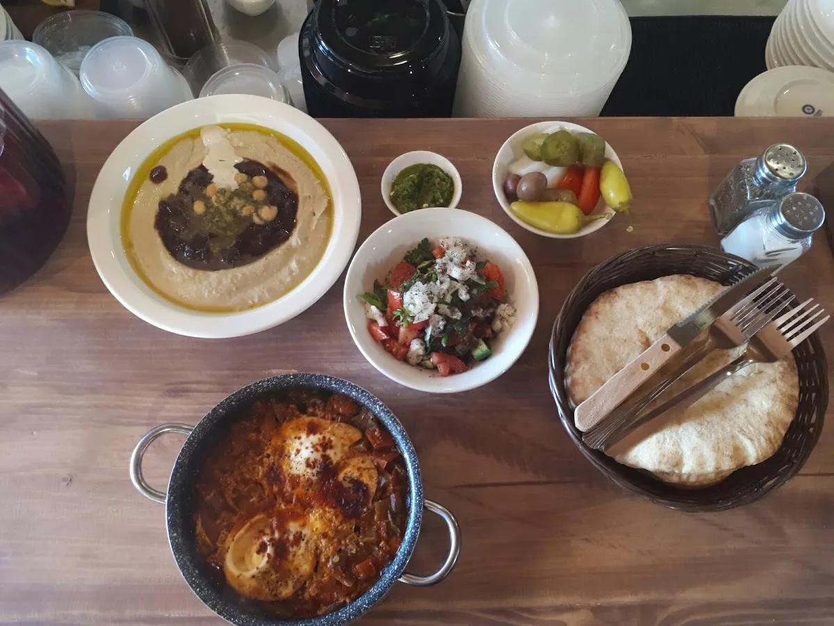 Hummus Yuvi Restaurant — foto 2