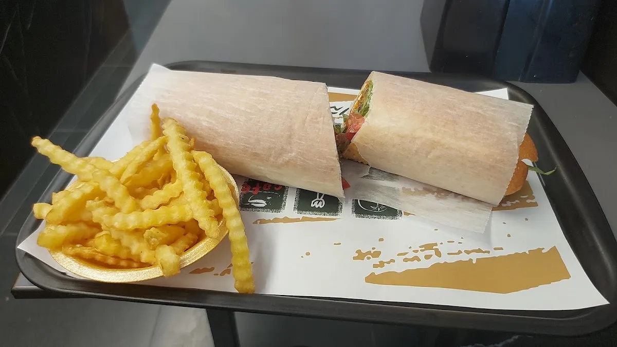 Falafel & Schnitzel 4 Ta'amim — foto 5