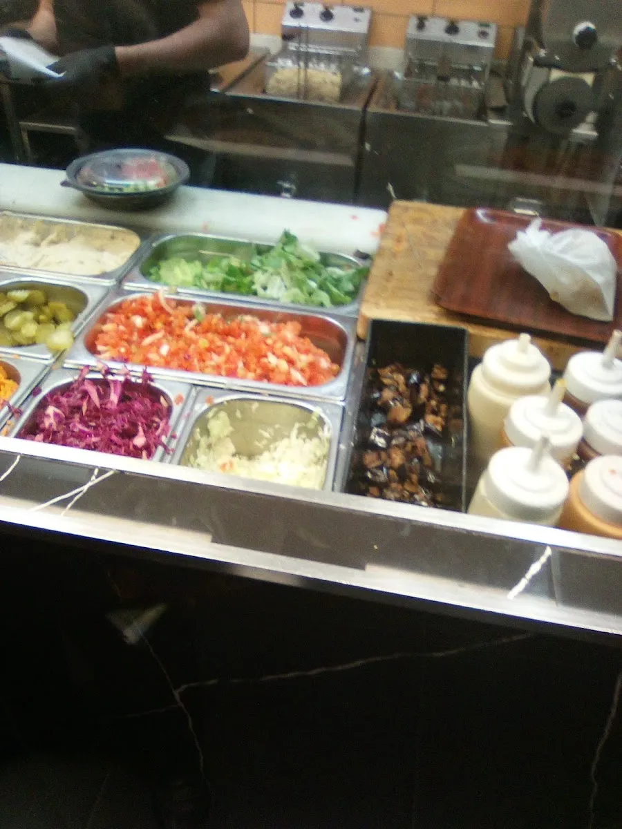 Falafel & Schnitzel 4 Ta'amim — foto 8
