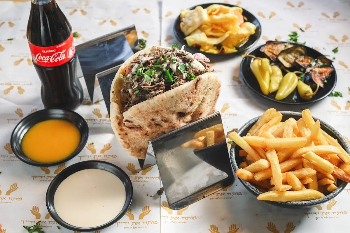 Pote'ach Et Yadecha Restaurant & Catering